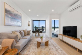 Breathtaking City & River Views HUGE Balcony!